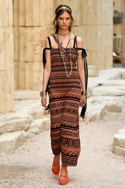Look 12